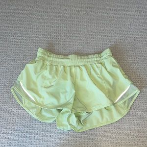 lululemon hotty hot shorts 2.5